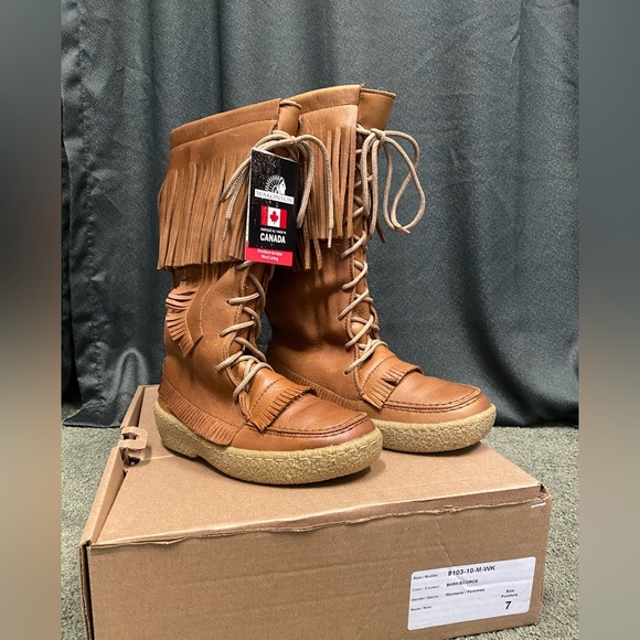 Alfred Cloutier Wakonsun “15 Warm Winter Boots with Knife Sheath - Picture 2 of 5